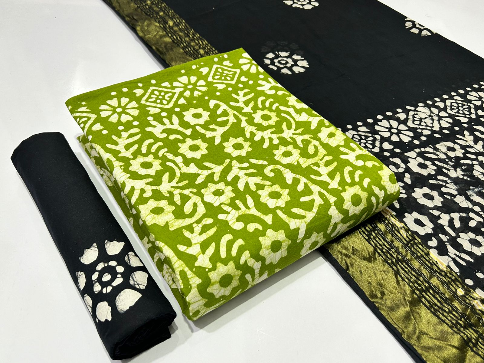 Jilani Textile Wax Batik Vol 1 Poplin Cotton Wax Batik Dress Material Manufacturer - jilaniwholesalesuit